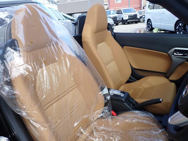 メーカー保証継承　ブラウンインテリア　切削デザイン１６インチＡＷ　電動開閉式ルーフ　オートライト　バックセンサー　シートヒーター　ＬＥＤヘッドライト