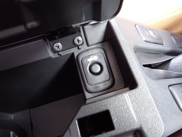 コペン セロ　メーカー保証継承　届出済み未使用車　ベージュインテリア　切削デザイン１６インチＡＷ　電動開閉式ルーフ　オートライト　バックセンサー　シートヒーター　ＬＥＤヘッドライト（33枚目）