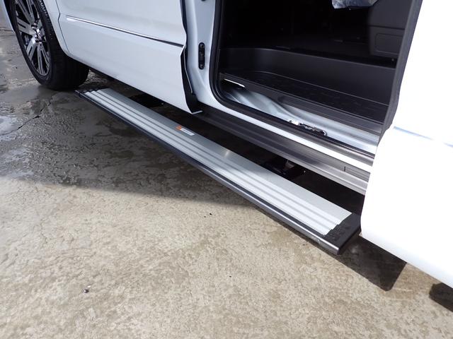 デリカＤ：５ Ｐ　メーカー保証　１０インチディスプレイオーディオ　サイドステップ付　ナビ取付ＰＫＧ　全方位カメラ　ＢＳＭ　電動パーキング　レーダークルーズ　電動リアゲート　ステアリングヒーター　両側電動スライドドア（9枚目）