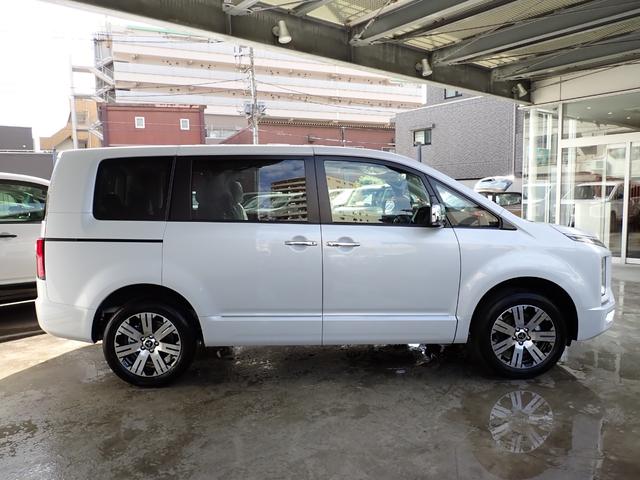 デリカＤ：５ Ｐ　メーカー保証　１０インチディスプレイオーディオ　サイドステップ付　ナビ取付ＰＫＧ　全方位カメラ　ＢＳＭ　電動パーキング　レーダークルーズ　電動リアゲート　ステアリングヒーター　両側電動スライドドア（18枚目）