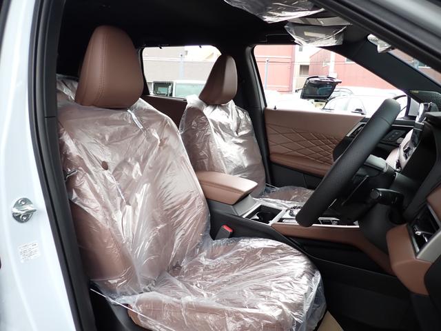 アウトランダーPHEV Pエグゼクティブパッケージ メーカー保証 セミアニリンレザー YAMAHAスピーカー 12.3型HDディスプレイ デジタルインナーミラー 全方位カメラ コーナーセンサー マイパイロット HUD ベンチレーション LEDライト(28枚目)