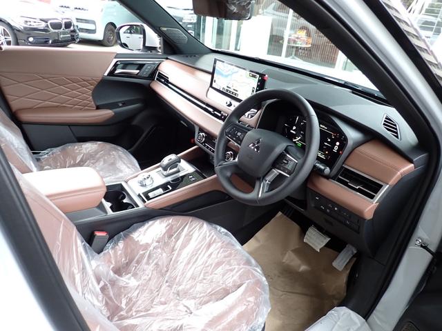 アウトランダーPHEV Pエグゼクティブパッケージ メーカー保証 セミアニリンレザー YAMAHAスピーカー 12.3型HDディスプレイ デジタルインナーミラー 全方位カメラ コーナーセンサー マイパイロット HUD ベンチレーション LEDライト(29枚目)