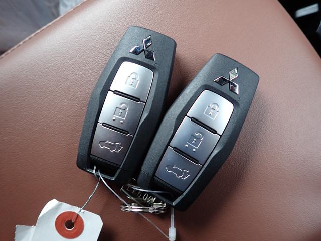 アウトランダーPHEV Pエグゼクティブパッケージ メーカー保証 セミアニリンレザー YAMAHAスピーカー 12.3型HDディスプレイ デジタルインナーミラー 全方位カメラ コーナーセンサー マイパイロット HUD ベンチレーション LEDライト(37枚目)