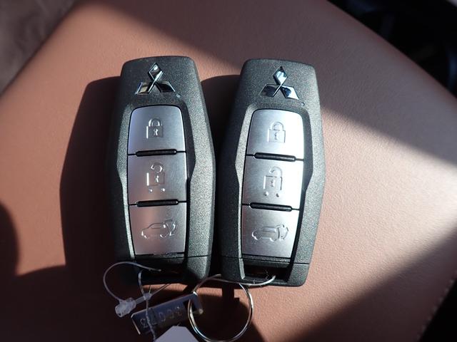 アウトランダーPHEV Pエグゼクティブパッケージ メーカー保証 CEV補助 セミアニリンレザー サンルーフ マイパイロット デジタルインナーミラー YAMAHAスピーカー 12.3インチディスプレイナビ HUD 全方位カメラ ミツビシコネクト(42枚目)