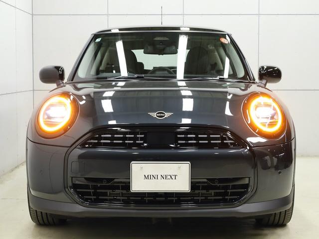 MINI クーパーC クラシック・トリム 認定中古車/ナビ/クラシックトリム/アップルカープレイ/アンドロイドオート/シートヒーター/ステアリングヒーター/ACC/ETC/16AW/LEDヘッドライト/バックカメラ/前後センサー/衝突軽減(4枚目)