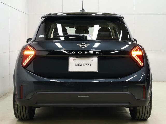 MINI クーパーC クラシック・トリム 認定中古車/ナビ/クラシックトリム/アップルカープレイ/アンドロイドオート/シートヒーター/ステアリングヒーター/ACC/ETC/16AW/LEDヘッドライト/バックカメラ/前後センサー/衝突軽減(13枚目)