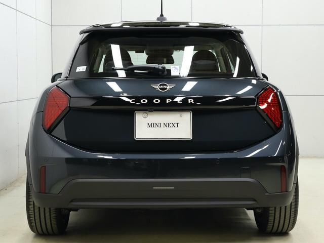 MINI クーパーC クラシック・トリム 認定中古車/ナビ/クラシックトリム/アップルカープレイ/アンドロイドオート/シートヒーター/ステアリングヒーター/ACC/ETC/16AW/LEDヘッドライト/バックカメラ/前後センサー/衝突軽減(14枚目)