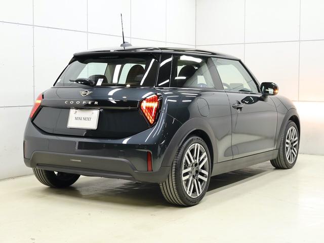 MINI クーパーC クラシック・トリム 認定中古車/ナビ/クラシックトリム/アップルカープレイ/アンドロイドオート/シートヒーター/ステアリングヒーター/ACC/ETC/16AW/LEDヘッドライト/バックカメラ/前後センサー/衝突軽減(15枚目)