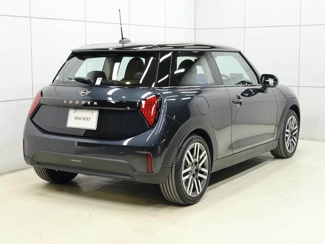 MINI クーパーC クラシック・トリム 認定中古車/ナビ/クラシックトリム/アップルカープレイ/アンドロイドオート/シートヒーター/ステアリングヒーター/ACC/ETC/16AW/LEDヘッドライト/バックカメラ/前後センサー/衝突軽減(16枚目)