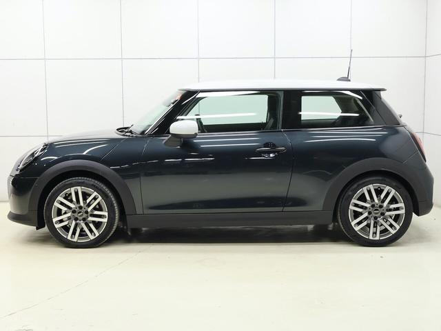MINI 3ドア DCT 定中古車/ナビ/クラシックトリム/アップルカープレイ/アンドロイドオート/シートヒーター/ステアリングヒーター/ACC/ETC/16AW/LEDヘッドライト/バックカメラ/前後センサー(5枚目)