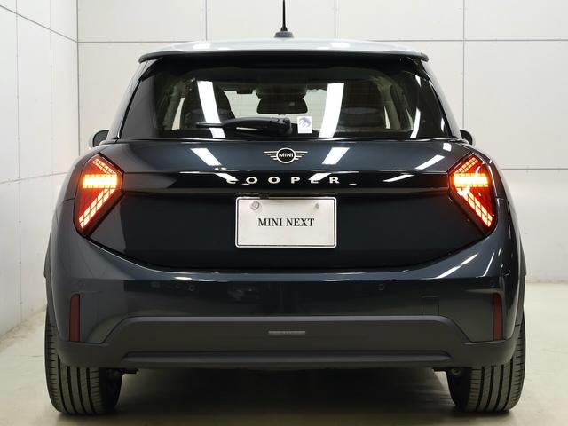 MINI 3ドア DCT 定中古車/ナビ/クラシックトリム/アップルカープレイ/アンドロイドオート/シートヒーター/ステアリングヒーター/ACC/ETC/16AW/LEDヘッドライト/バックカメラ/前後センサー(14枚目)