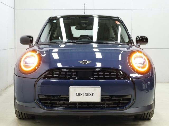 MINI クーパーC クラシック・トリム 認定中古車/ナビ/クラシックトリム/アップルカープレイ/アンドロイドオート/シートヒーター/ステアリングヒーター/ACC/ETC/17AW/LEDヘッドライト/バックカメラ/前後センサー/衝突軽減(3枚目)