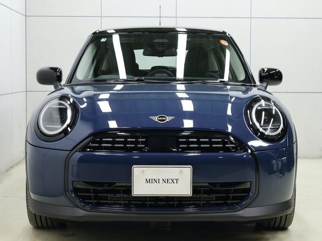 MINI クーパーC クラシック・トリム 認定中古車/ナビ/クラシックトリム/アップルカープレイ/アンドロイドオート/シートヒーター/ステアリングヒーター/ACC/ETC/17AW/LEDヘッドライト/バックカメラ/前後センサー/衝突軽減(4枚目)