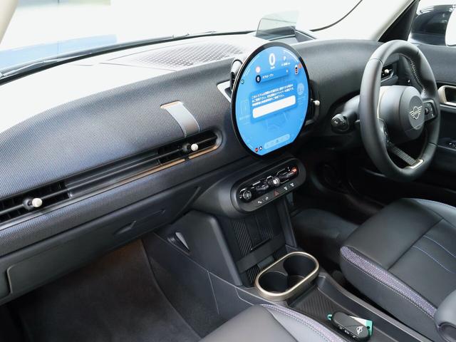 MINI クーパーC クラシック・トリム 認定中古車/ナビ/クラシックトリム/アップルカープレイ/アンドロイドオート/シートヒーター/ステアリングヒーター/ACC/ETC/17AW/LEDヘッドライト/バックカメラ/前後センサー/衝突軽減(9枚目)