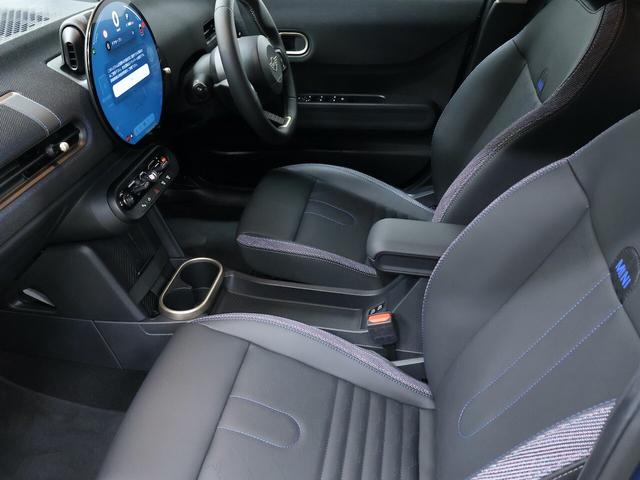 MINI クーパーC クラシック・トリム 認定中古車/ナビ/クラシックトリム/アップルカープレイ/アンドロイドオート/シートヒーター/ステアリングヒーター/ACC/ETC/17AW/LEDヘッドライト/バックカメラ/前後センサー/衝突軽減(11枚目)