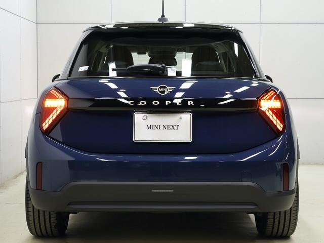 MINI クーパーC クラシック・トリム 認定中古車/ナビ/クラシックトリム/アップルカープレイ/アンドロイドオート/シートヒーター/ステアリングヒーター/ACC/ETC/17AW/LEDヘッドライト/バックカメラ/前後センサー/衝突軽減(14枚目)