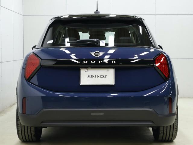 MINI クーパーC クラシック・トリム 認定中古車/ナビ/クラシックトリム/アップルカープレイ/アンドロイドオート/シートヒーター/ステアリングヒーター/ACC/ETC/17AW/LEDヘッドライト/バックカメラ/前後センサー/衝突軽減(15枚目)