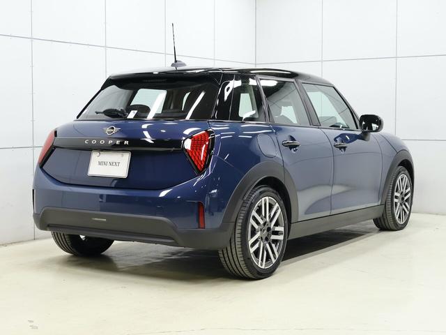 MINI クーパーC クラシック・トリム 認定中古車/ナビ/クラシックトリム/アップルカープレイ/アンドロイドオート/シートヒーター/ステアリングヒーター/ACC/ETC/17AW/LEDヘッドライト/バックカメラ/前後センサー/衝突軽減(17枚目)