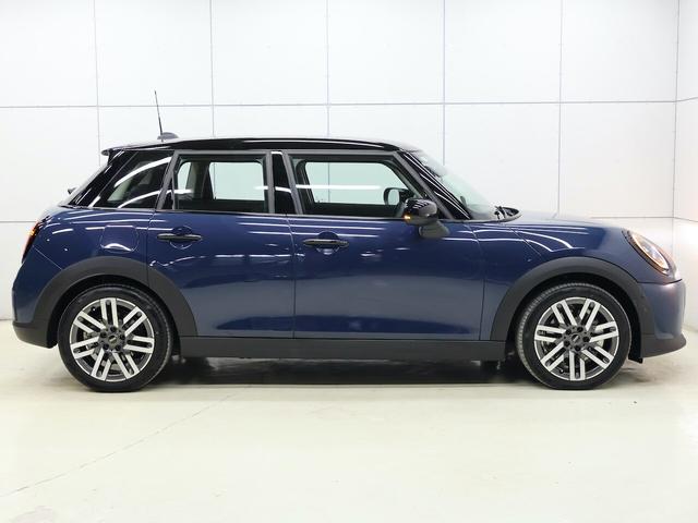 MINI クーパーC クラシック・トリム 認定中古車/ナビ/クラシックトリム/アップルカープレイ/アンドロイドオート/シートヒーター/ステアリングヒーター/ACC/ETC/17AW/LEDヘッドライト/バックカメラ/前後センサー/衝突軽減(18枚目)