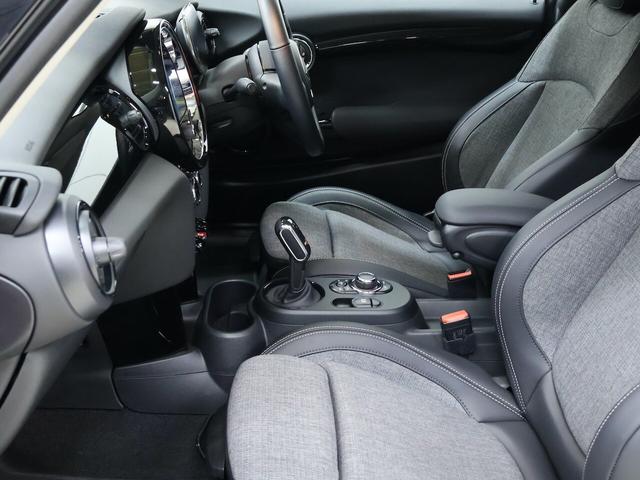 MINI クーパー 3ドア DCT AppleCarPlay アクティブクルーズ 前後障害物センサーRカメラ Bluetooth ETC LEDライト スマートキー USB 17インチホイール(15枚目)