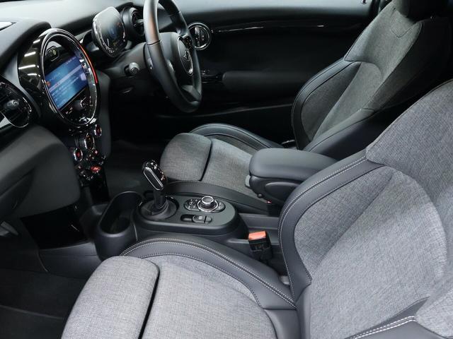 MINI クーパー 3ドア DCT AppleCarPlay アクティブクルーズ 前後障害物センサーRカメラ Bluetooth ETC LEDライト スマートキー USB 17インチホイール(16枚目)