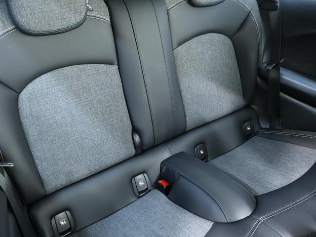 MINI クーパー 3ドア DCT AppleCarPlay アクティブクルーズ 前後障害物センサーRカメラ Bluetooth ETC LEDライト スマートキー USB 17インチホイール(23枚目)