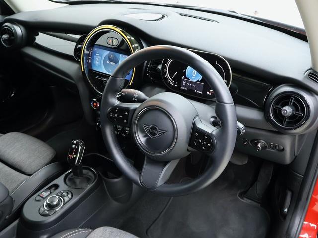 MINI クーパー 3ドア DCT AppleCarPlay アクティブクルーズ 前後障害物センサーRカメラ Bluetooth ETC LEDライト スマートキー USB 17インチホイール(33枚目)