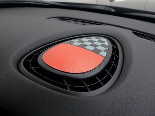 MINI 3ドア ナビ アクテイブクルーズ ヘッドアップディスプレイ 前後障害物センサーRカメラ Bluetooth ETC LEDライト スマートキー USB 18インチホイール(43枚目)