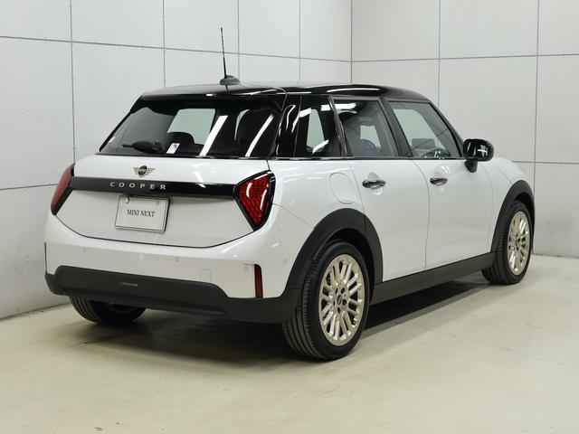 ＭＩＮＩ 　クーパーＣ　５ドア　ＤＣＴ　認定中古車／ナビ／ＦＡＶＯＲＥＤトリム／アップルカープレイ／アンドロイドオート／シートヒーター／ステアリングヒーター／ＡＣＣ／ＥＴＣ／１７ＡＷ／ＬＥＤヘッドライト（16枚目）