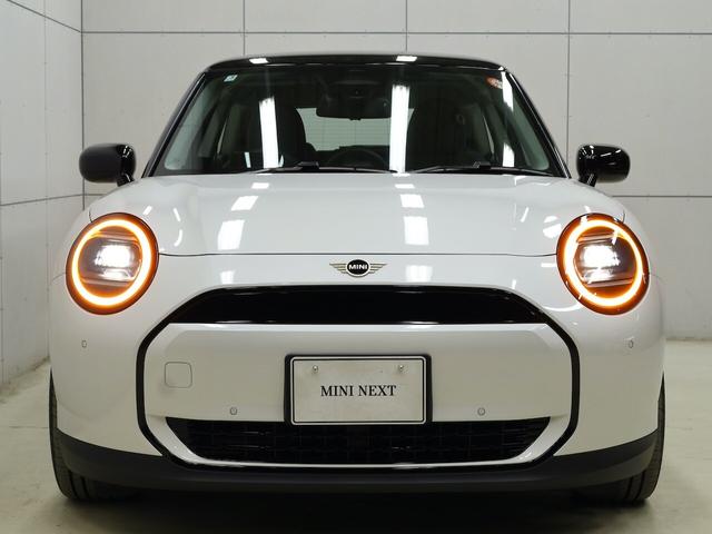 ＭＩＮＩ クーパーＥ　クラシック・トリム　クーパーＥ　３ドア　認定中古車／クラシックトリム／ナビ／アップルカープレイ／アンドロイドオート／１７ＡＷ／ＡＣＣ／ＥＴＣ／シートヒーター／ステアリングヒーター／ＬＥＤヘッドライト／バックカメラ（4枚目）