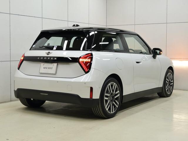 ＭＩＮＩ クーパーＥ　クラシック・トリム　クーパーＥ　３ドア　認定中古車／クラシックトリム／ナビ／アップルカープレイ／アンドロイドオート／１７ＡＷ／ＡＣＣ／ＥＴＣ／シートヒーター／ステアリングヒーター／ＬＥＤヘッドライト／バックカメラ（15枚目）