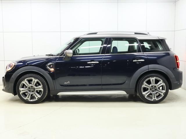 ＭＩＮＩ クーパーＳＤ　クロスオーバー　オール４　純正ナビ　ヘッドアップディスプレイ電動リアゲート　アクテイブクルーズ　前後障害物センサー　Ｒカメラ　シートヒーター　ＵＳＢ　スマートキー　純正１９インチホイール　Ｂｌｕｅｔｏｏｔｈ　ＬＥＤライト（3枚目）