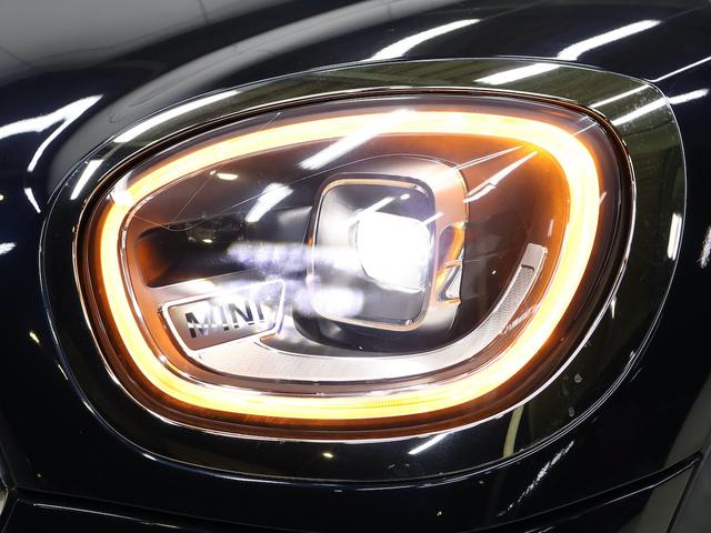 ＭＩＮＩ クーパーＳＤ　クロスオーバー　オール４　純正ナビ　ヘッドアップディスプレイ電動リアゲート　アクテイブクルーズ　前後障害物センサー　Ｒカメラ　シートヒーター　ＵＳＢ　スマートキー　純正１９インチホイール　Ｂｌｕｅｔｏｏｔｈ　ＬＥＤライト（6枚目）