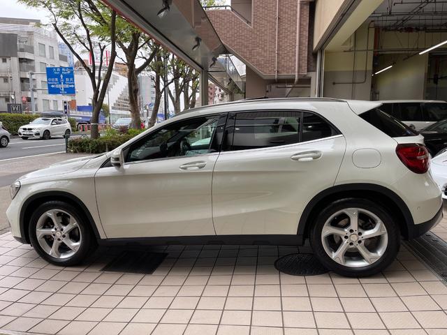 ＧＬＡクラス ＧＬＡ２２０　４マチック　プレミアムＰＫＧ　足トランクオープナー　サンルーフ禁煙　スペアキー　ドラレコ　ディーラーにて全車検整備記録簿有　ユピテルレーダー　シートヒーター車検整備付ナビＴＶバックカメラ１８インチオートリヤゲート（9枚目）