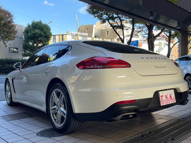 パナメーラ 　４　ＰＤＫ　４ＷＤ　スペアキー　禁煙　アルミ付スタッドレスタイヤ別有　前後ドライブレコーダー　シートヒーター　オートライト　オートリヤゲート　オートエアコン　クルコン　ヘッドライトウオッシャー（8枚目）