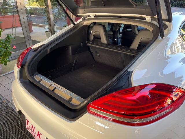 パナメーラ 　４　ＰＤＫ　４ＷＤ　スペアキー　禁煙　アルミ付スタッドレスタイヤ別有　前後ドライブレコーダー　シートヒーター　オートライト　オートリヤゲート　オートエアコン　クルコン　ヘッドライトウオッシャー（33枚目）