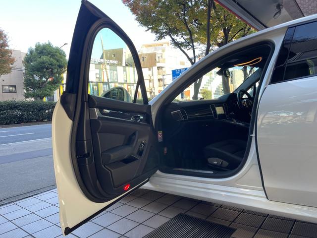 パナメーラ 　４　ＰＤＫ　４ＷＤ　スペアキー　禁煙　アルミ付スタッドレスタイヤ別有　前後ドライブレコーダー　シートヒーター　オートライト　オートリヤゲート　オートエアコン　クルコン　ヘッドライトウオッシャー（36枚目）