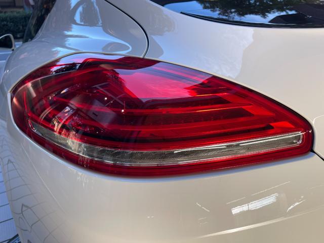 パナメーラ 　４　ＰＤＫ　４ＷＤ　スペアキー　禁煙　アルミ付スタッドレスタイヤ別有　前後ドライブレコーダー　シートヒーター　オートライト　オートリヤゲート　オートエアコン　クルコン　ヘッドライトウオッシャー（40枚目）