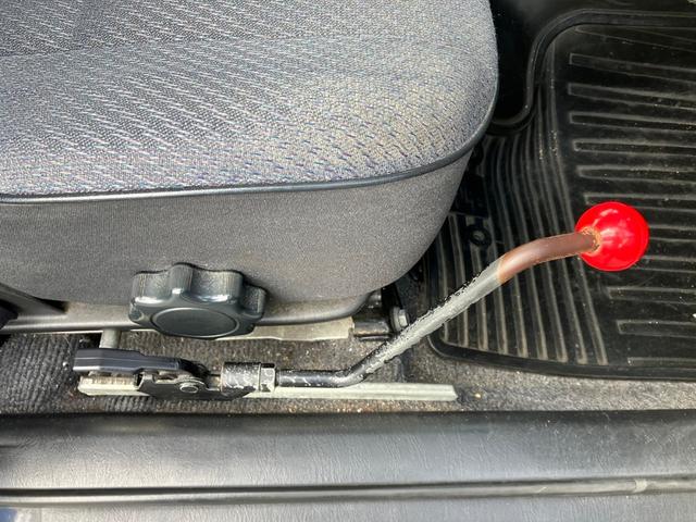 クラウン スーパーデラックス　ＡＴ　衝突安全ボディ　ＡＢＳ　ＥＳＣ　エアコン　パワーステアリング　パワーウィンドウ　運転席エアバッグ（7枚目）