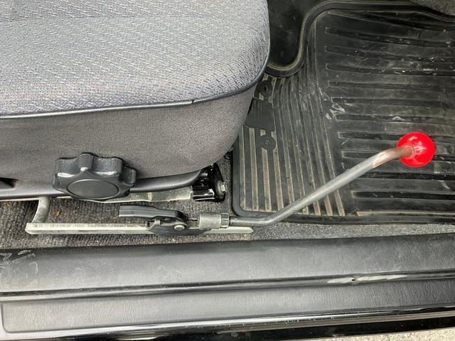 クラウン スーパーデラックス　アルミホイール　ＡＴ　衝突安全ボディ　ＡＢＳ　ＥＳＣ　エアコン　パワーステアリング　パワーウィンドウ　運転席エアバッグ（7枚目）