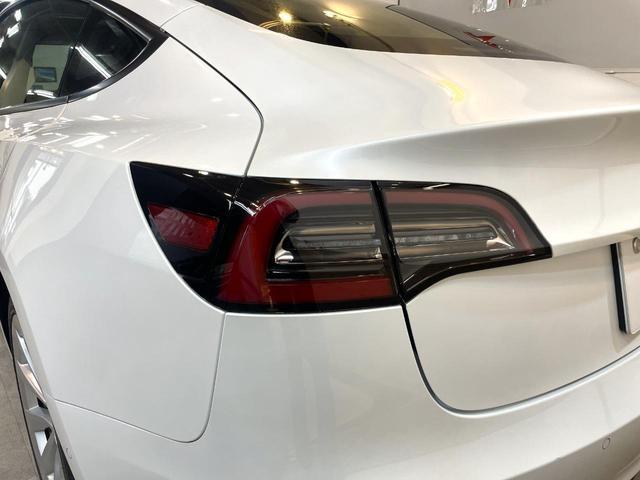 モデル３ ロングレンジ　ＡＷＤ　ワンオーナー　テスラ純正ルーフラック　ヒートポンプシステム　１５インチディスプレイ　ブラックヴィーガンレザーシート＆ヒーター　電動リアゲート　ガラスルーフ　純正１９インチＡＷ（30枚目）
