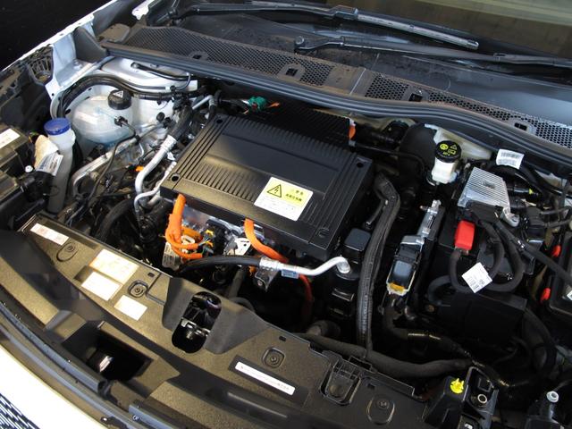 ｅ－２００８ アリュール　電気モーター出力１３６馬力（１００ｋＷ）／トルク２６０Ｎｍ　搭載バッテリー５０ｋｗｈ　ＪＣ０８モード航続距離３８５ｋｍ　ＬＥＤヘッドライト　　純正１７インチＡＷ（38枚目）