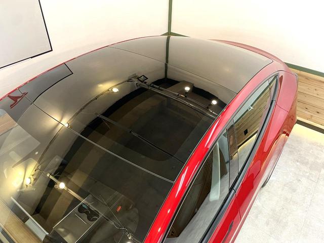 モデル３ ロングレンジ　ガラスルーフ　オートパイロット　ステアリングヒーター　レザーシート　ＥＴＣ　シートヒーター　バックカメラ　サイドカメラ　１９インチＡＷ　タッチスクリーン　Ｂｌｕｅｔｏｏｔｈ（53枚目）