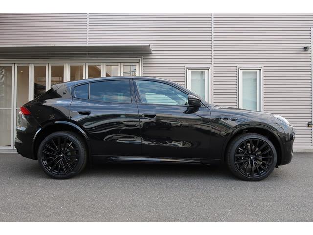 グレカーレ Ｎｅｒｏ　Ｉｎｆｉｎｉｔｏ　国内限定２０台　パワーシート　革シート　　スマートキー　パノラマガラスサンルーフ　地デジＴＶ　電動格納ミラー　ＡＣＣ　ＬＫＡ（4枚目）