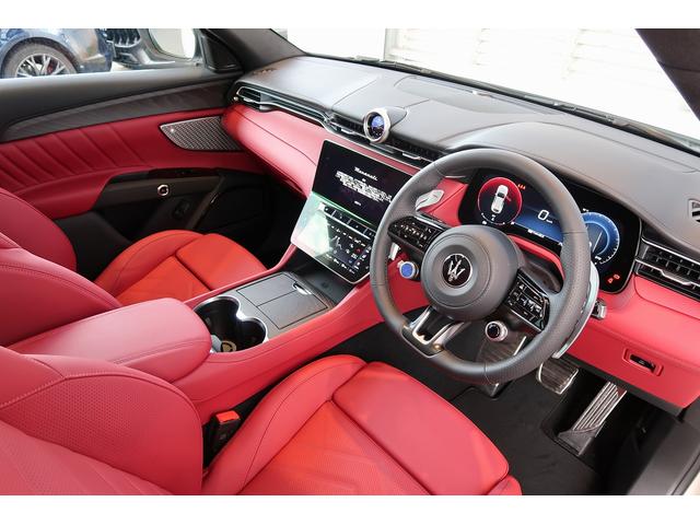 グレカーレ Ｍｏｄｅｎａ　パノラマサンルーフ　エアサスペンション　セキュリティーアラーム　衝突軽減ブレーキ（3枚目）