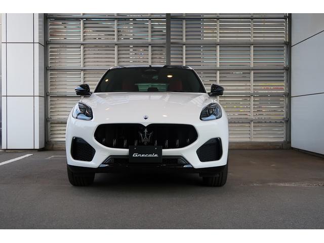 グレカーレ Ｍｏｄｅｎａ　パノラマサンルーフ　エアサスペンション　セキュリティーアラーム　衝突軽減ブレーキ（5枚目）