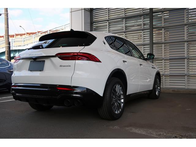 グレカーレ Ｍｏｄｅｎａ　パノラマサンルーフ　エアサスペンション　セキュリティーアラーム　衝突軽減ブレーキ（8枚目）