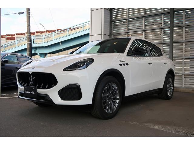 グレカーレ Ｍｏｄｅｎａ　パノラマサンルーフ　エアサスペンション　セキュリティーアラーム　衝突軽減ブレーキ（9枚目）