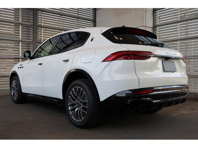 グレカーレ Ｍｏｄｅｎａ　パノラマサンルーフ　エアサスペンション　セキュリティーアラーム　衝突軽減ブレーキ（10枚目）