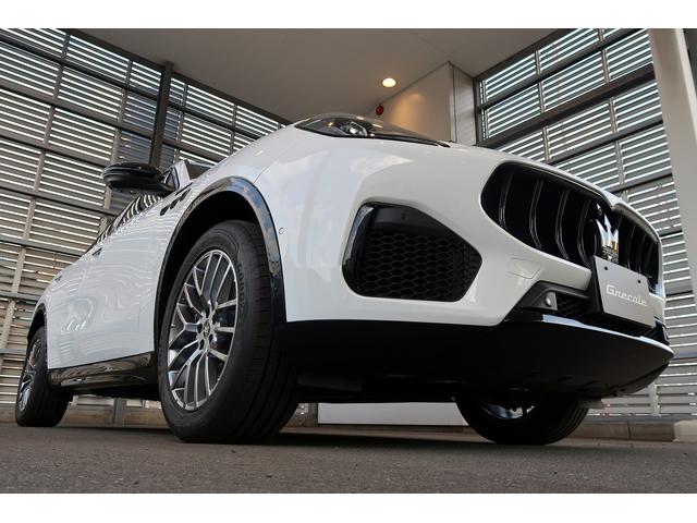 グレカーレ Ｍｏｄｅｎａ　パノラマサンルーフ　エアサスペンション　セキュリティーアラーム　衝突軽減ブレーキ（13枚目）